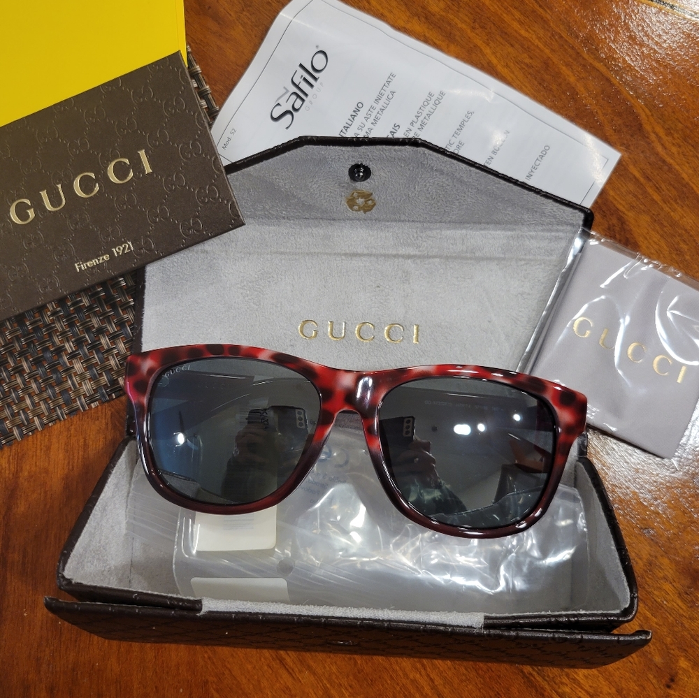 Gucci Sunglasses - Stunning Classic